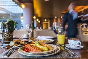 Free daily buffet breakfast  - Sonesta Hotel Bogota (Bogotá)