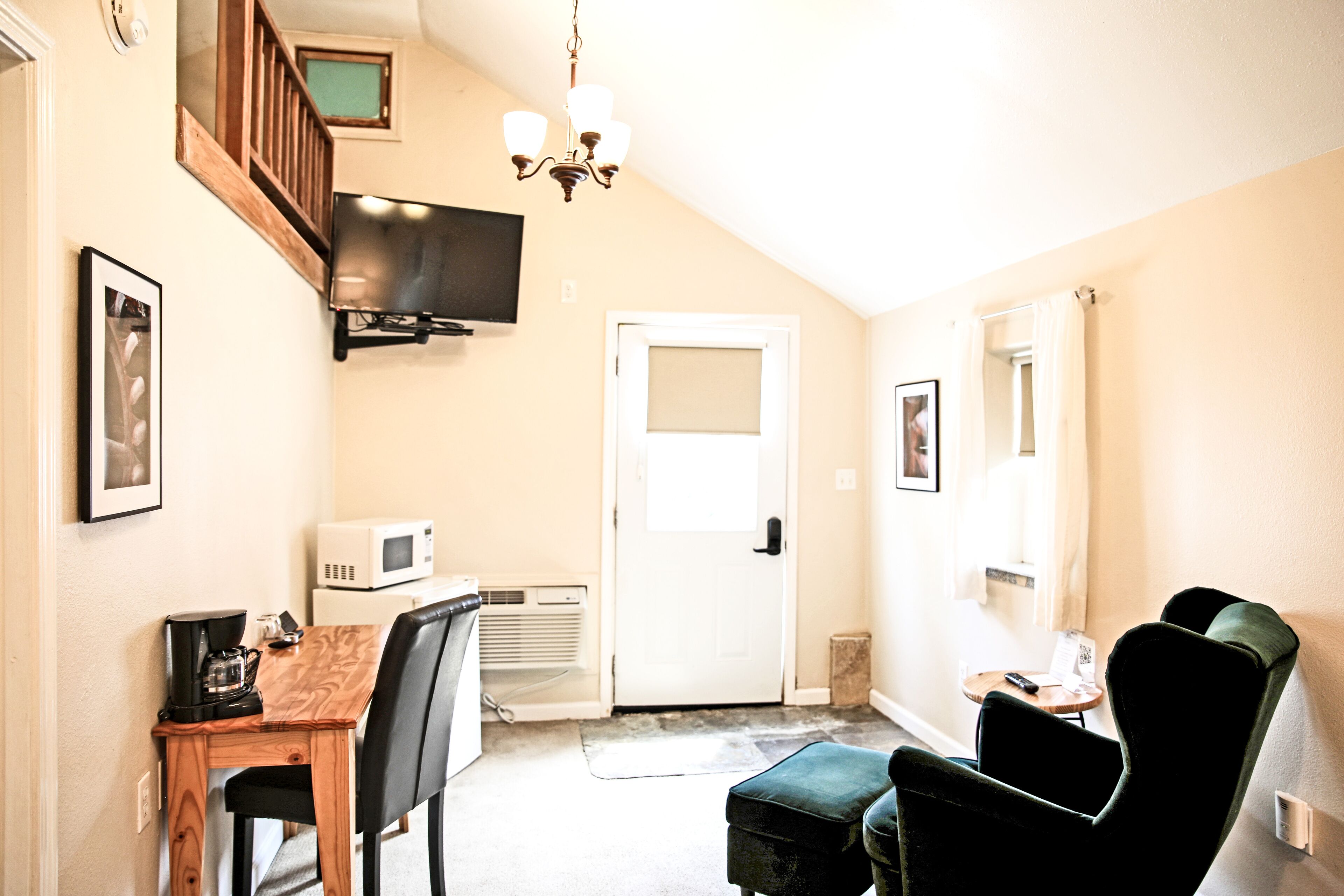 standard room, 1 king bed, refrigerator & microwave | living area | 50-inch flat-screen tv with digital channels, tv, streaming services