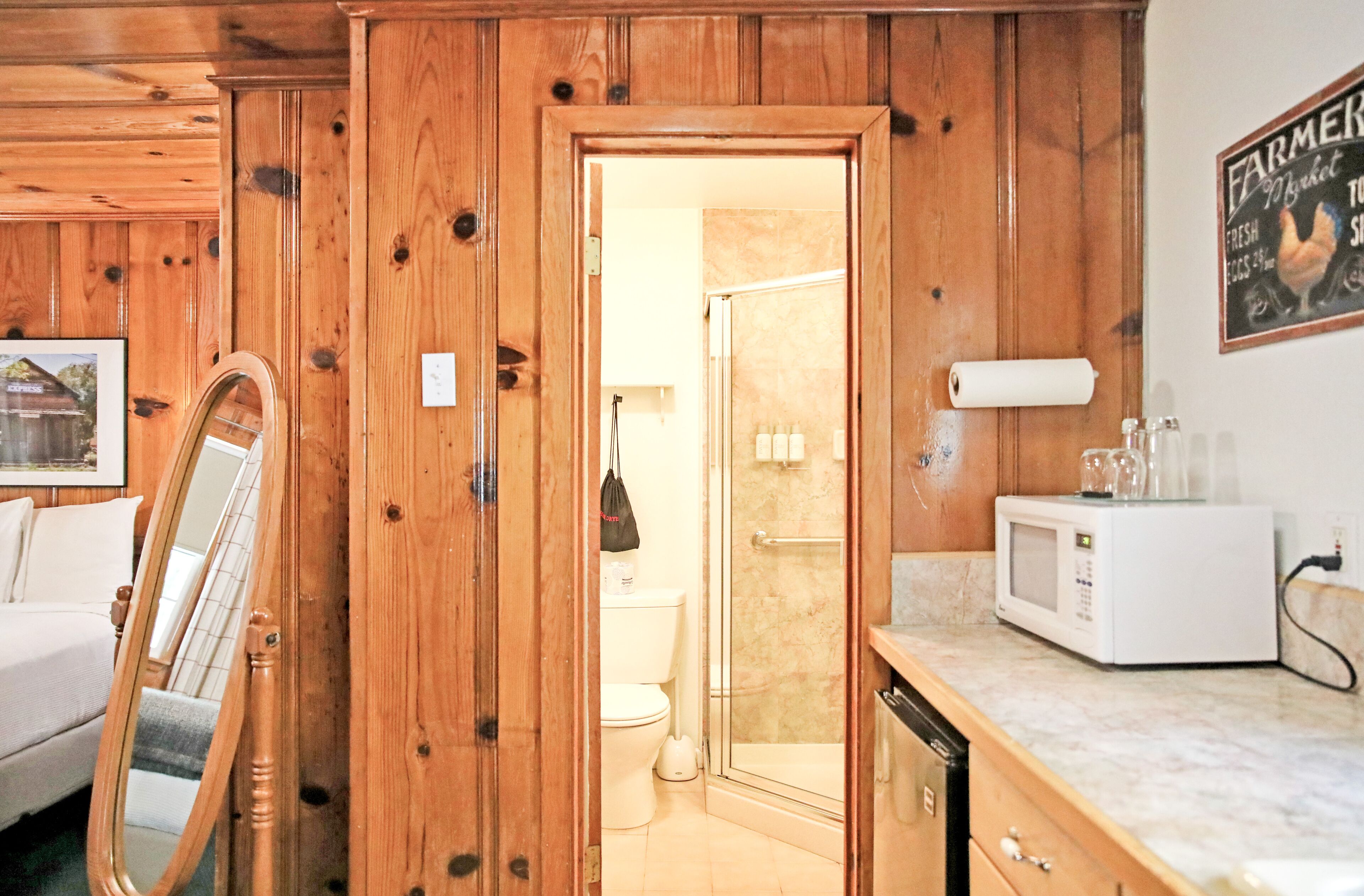 deluxe suite, 1 queen bed, kitchenette | bathroom | eco-friendly toiletries, hair dryer, towels, soap