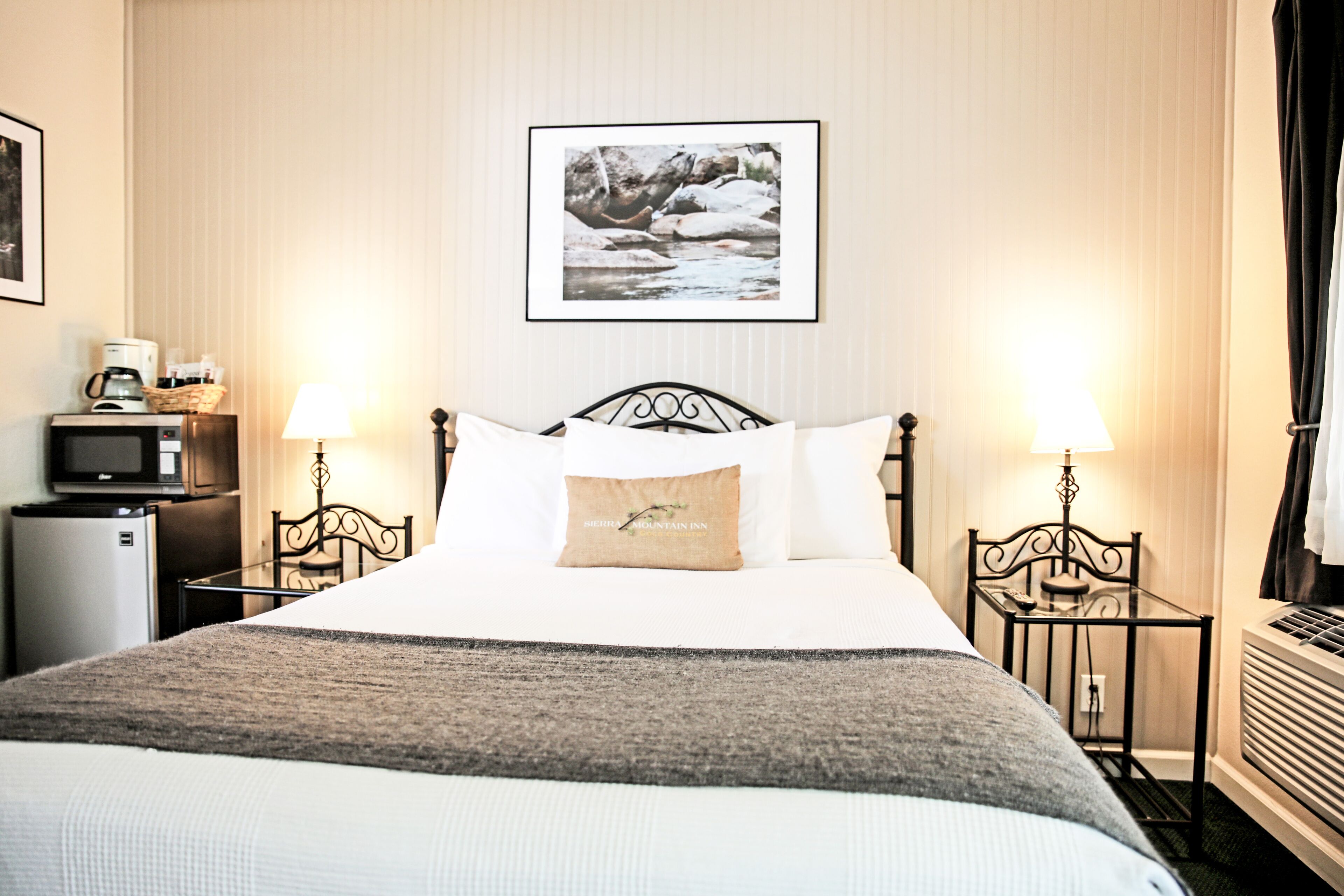 أغطية فراش متميزة وأسرّة بطبقة علوية مريحة وبديكورات فريدة لكل غرفة