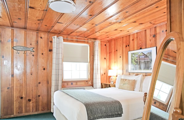 Deluxe Suite, 1 Queen Bed, Kitchenette