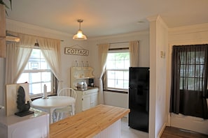 Cottage, 1 Bedroom, Kitchen, Garden Area (Pet Friendly) | Private kitchen