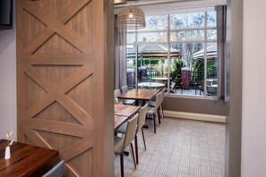 Restaurant - Hyatt Place Long Island East End (Riverhead)