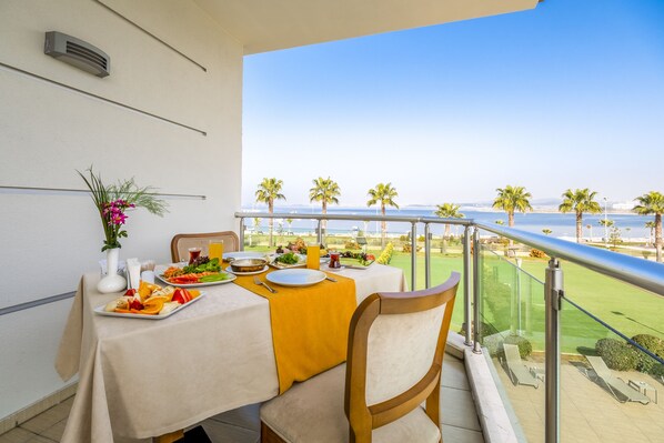 Grand suite, uitzicht op zee | Terras