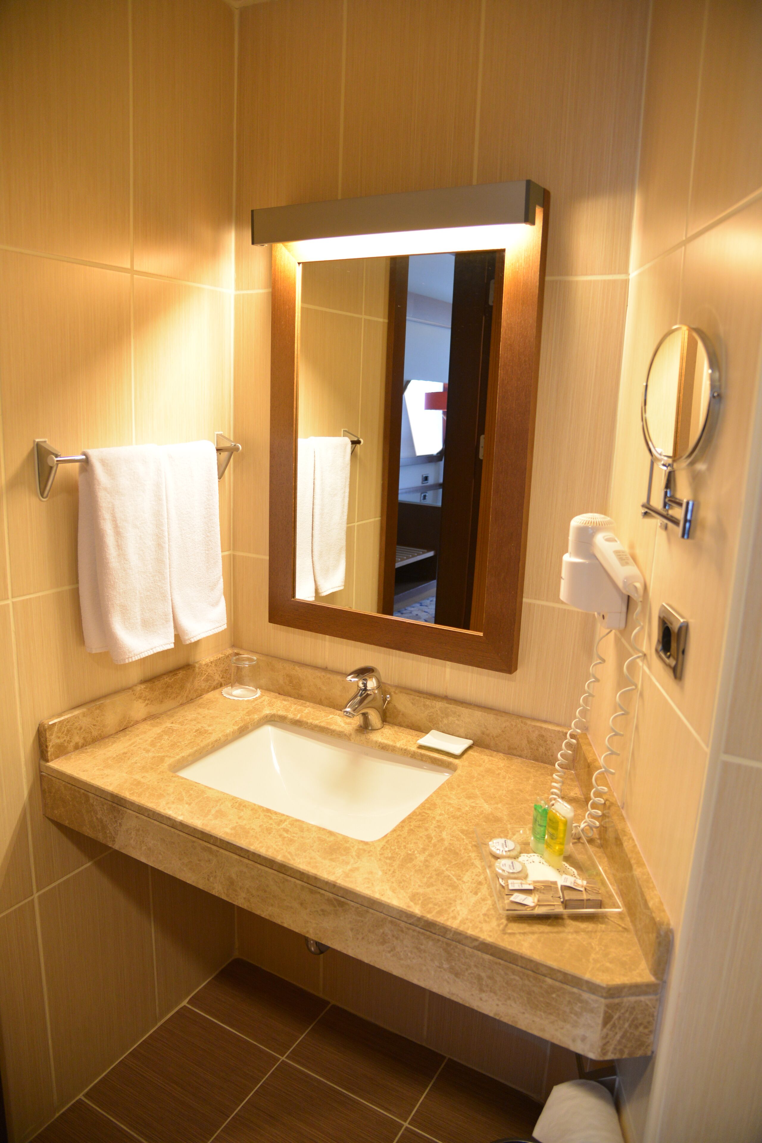 bathtub, deep-soaking bathtub, designer toiletries, hair dryer