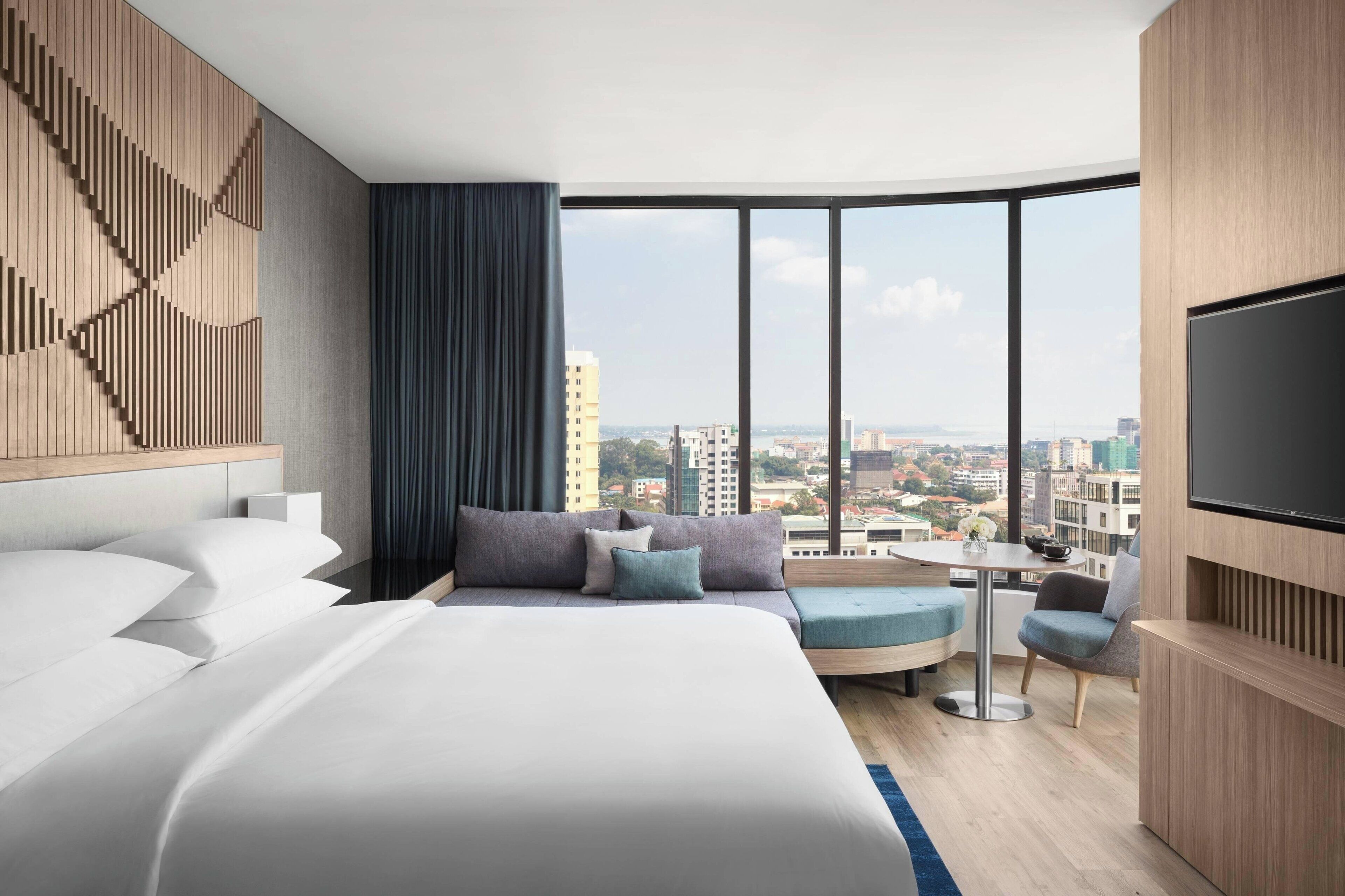 executive room, 1 king bed with sofa bed | premium bedding, in-room safe, desk, laptop workspace