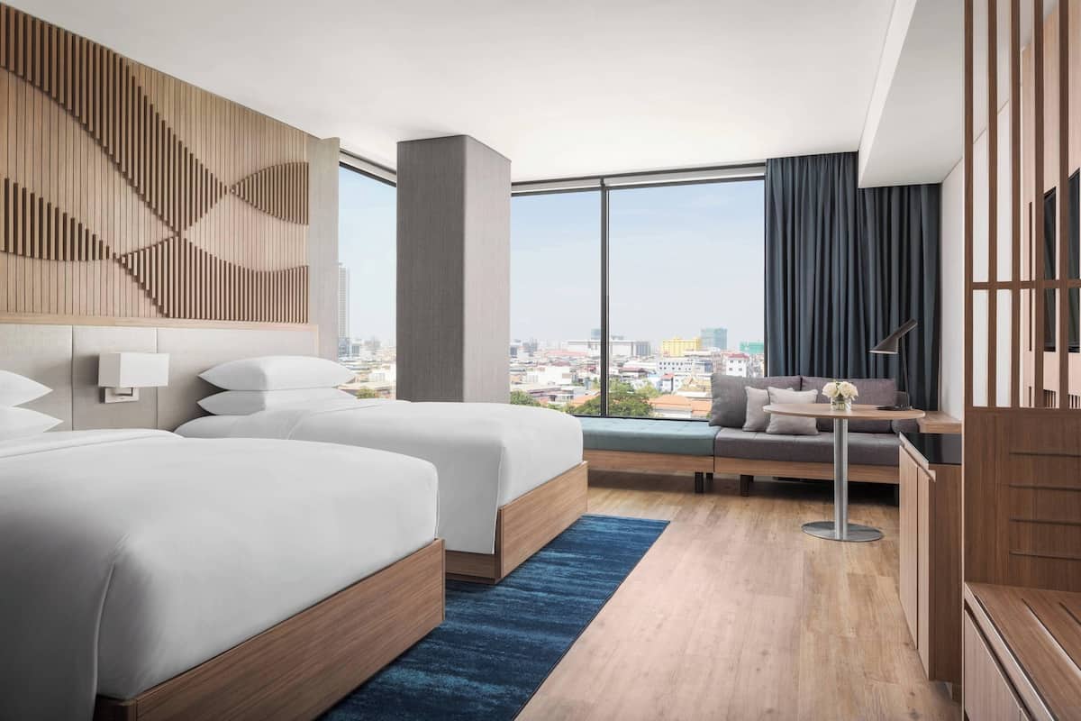 Premium bedding, in-room safe, desk, laptop workspace