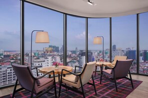 Rooftop bar - Courtyard by Marriott Phnom Penh (Phnom Penh)
