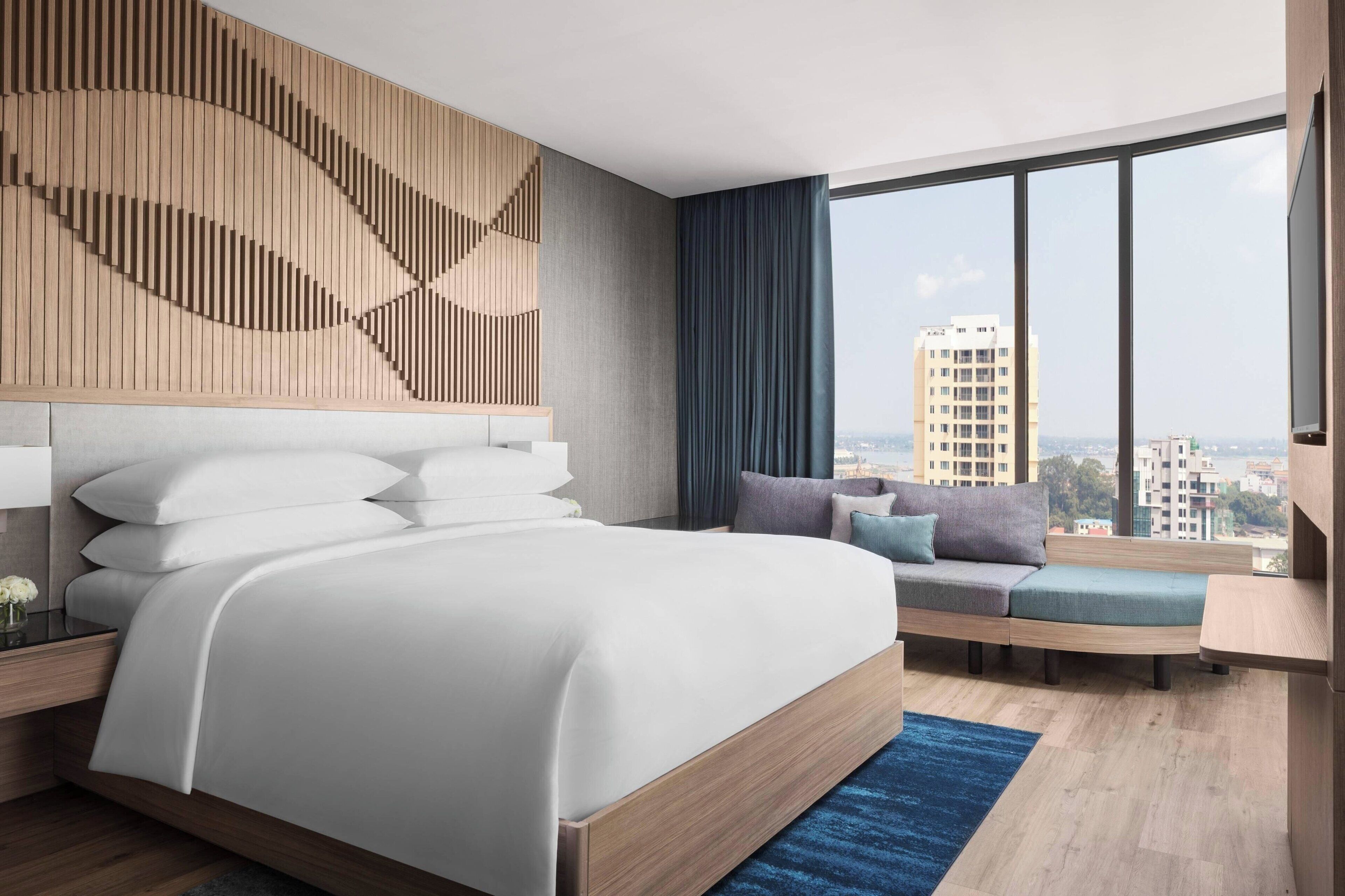 executive room, 1 king bed with sofa bed | premium bedding, in-room safe, desk, laptop workspace