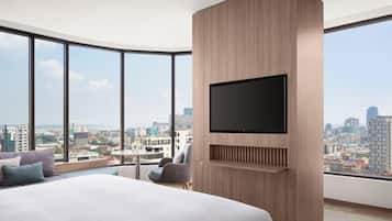 Executive Room, 1 King Bed with Sofa bed | Living area