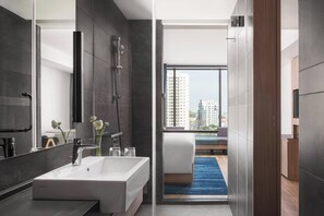Executive Suite, 1 King Bed with Sofa bed | Bathroom | Shower, rainfall showerhead, free toiletries, hair dryer