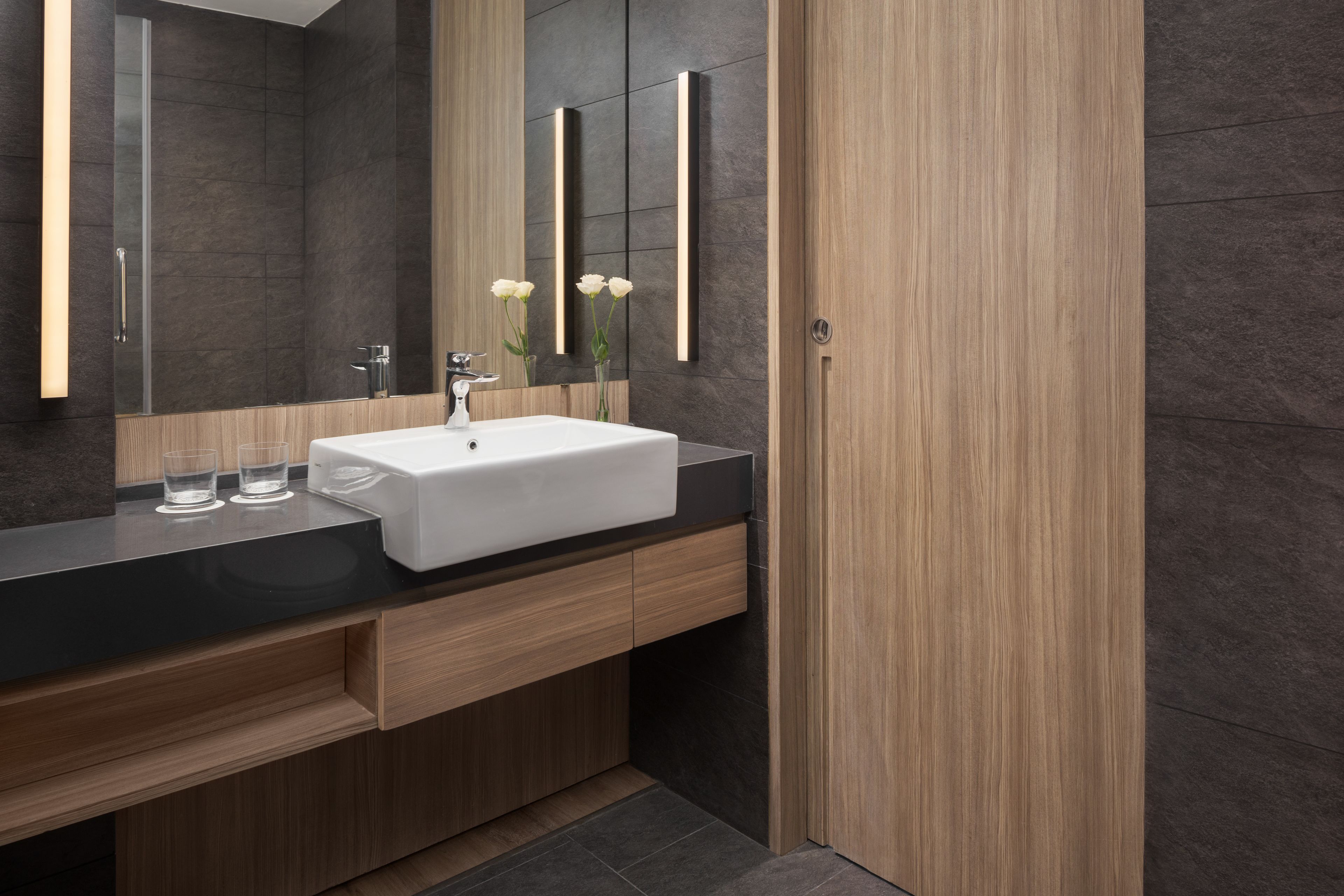 shower, rainfall showerhead, free toiletries, hair dryer