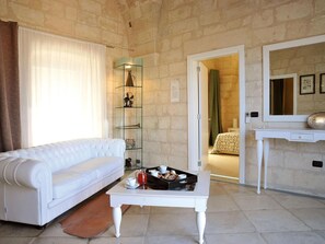 32-inch LCD TV with digital channels, TV - Corte dei Francesi (Maglie)