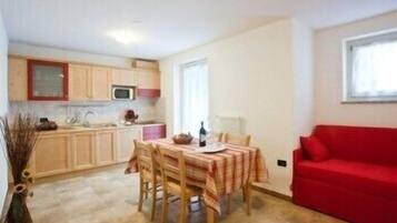 Apartment, 1 Bedroom | In-room dining