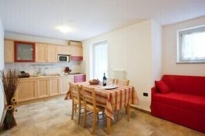 Appartement, 1 chambre | Restauration dans la chambre