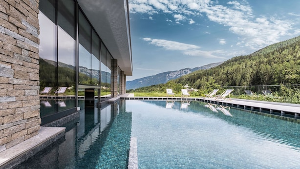 Innendørsbasseng