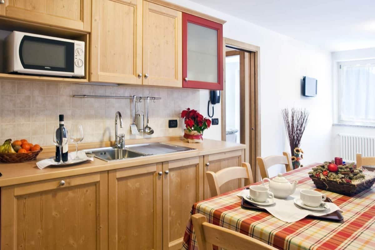 Refrigerador, microondas, placa de cocina, lavavajillas