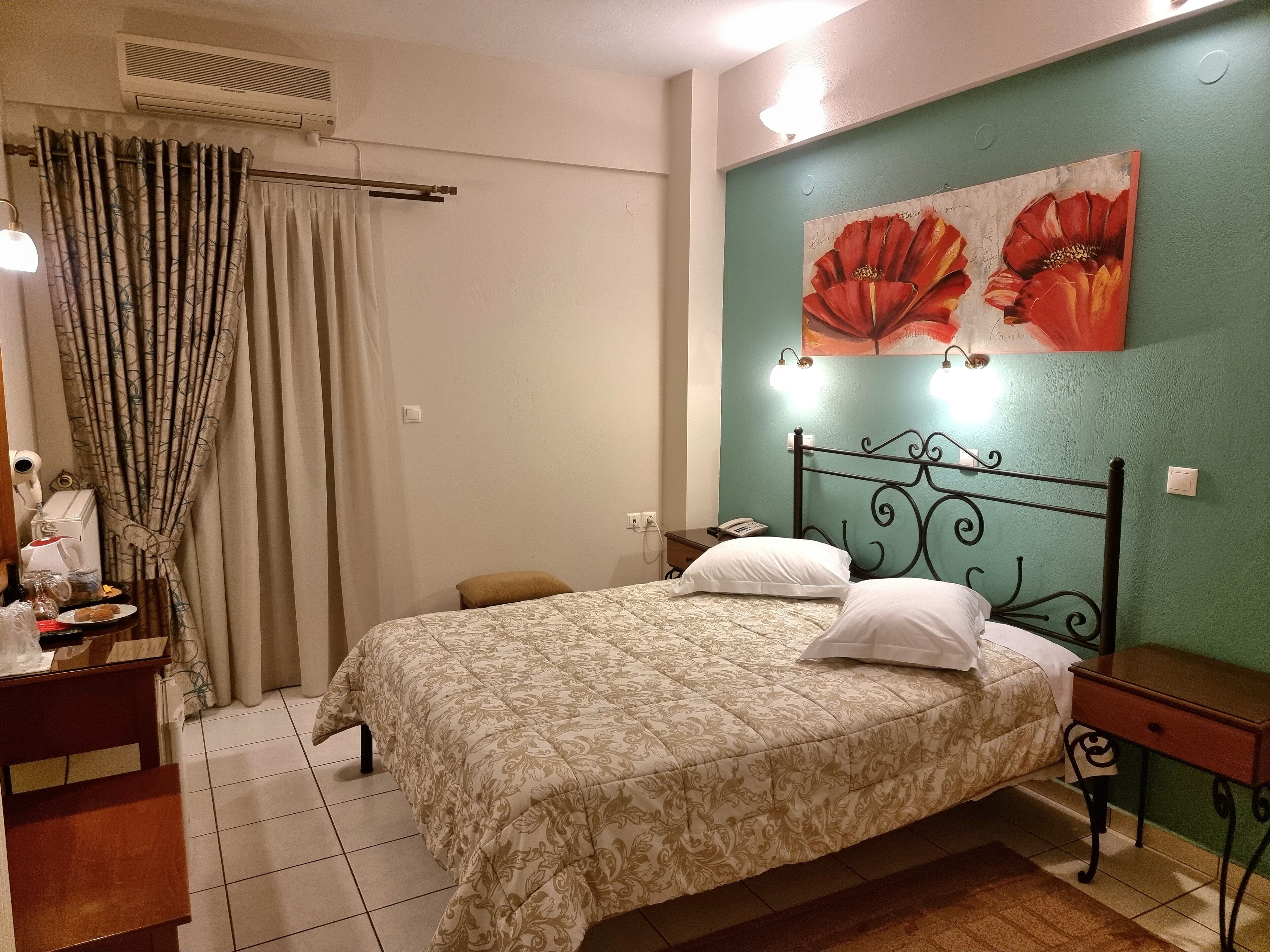 premium bedding, in-room safe, desk, blackout curtains