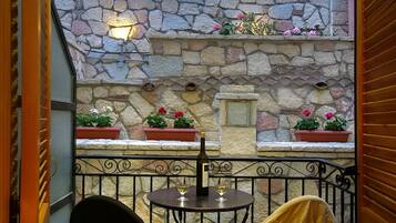 Einzelzimmer | Hochwertige Bettwaren, Zimmersafe, Schreibtisch, VerdunkelungsvorhÀnge