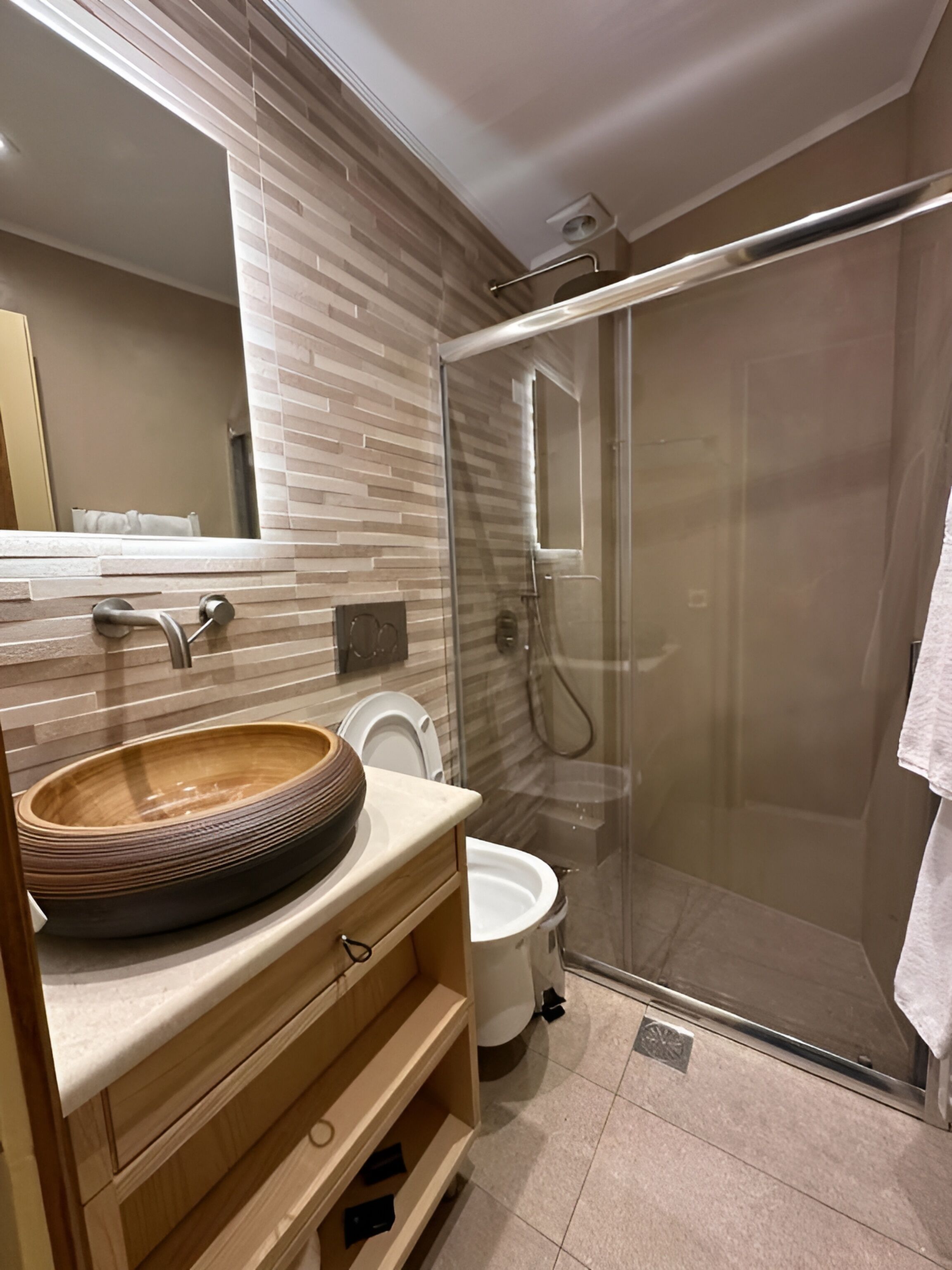 triple room | bathroom | shower, hair dryer, bidet, towels