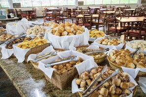 Breakfast, lunch and dinner served  - Hotel Vilage Inn All Inclusive Poços de Caldas By Nacional Inn (Poços de Caldas)