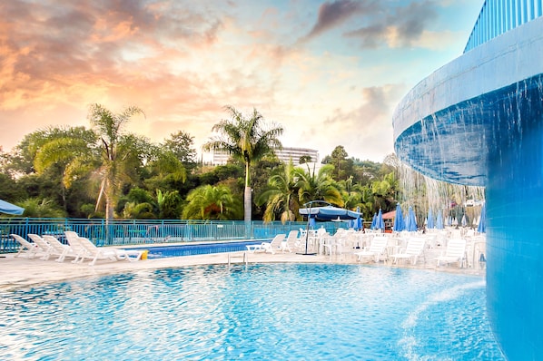2 indoor pools, 5 outdoor pools, pool umbrellas, pool loungers - Hotel Vilage Inn All Inclusive Poços de Caldas By Nacional Inn (Poços de Caldas)