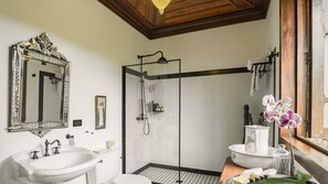 Suite | Bathroom | Hair dryer, towels