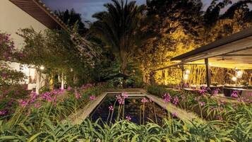 Outdoor pool, pool umbrellas, sun loungers