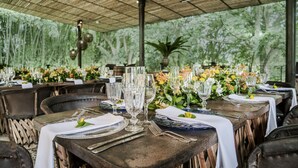 Ze serveren er ontbijt, lunch en diner 