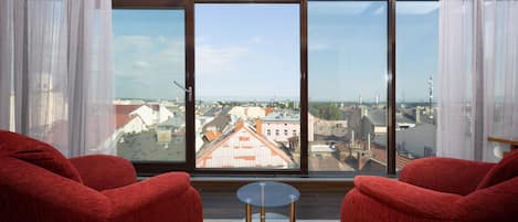 Deluxe Suite | Individually decorated, individually furnished, iron/ironing board