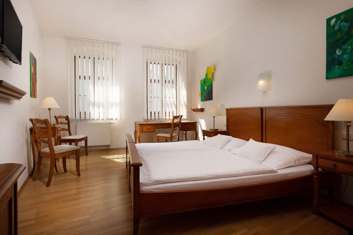 Habitación doble Deluxe | Decoración personalizada y muebles diferentes
