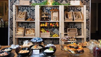 Free daily buffet breakfast