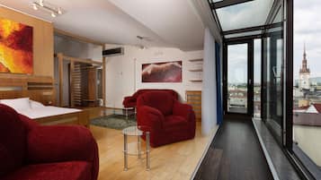 Deluxe Suite | Individually decorated, individually furnished, iron/ironing board