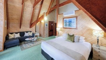 Desk, soundproofing, iron/ironing board, bed sheets