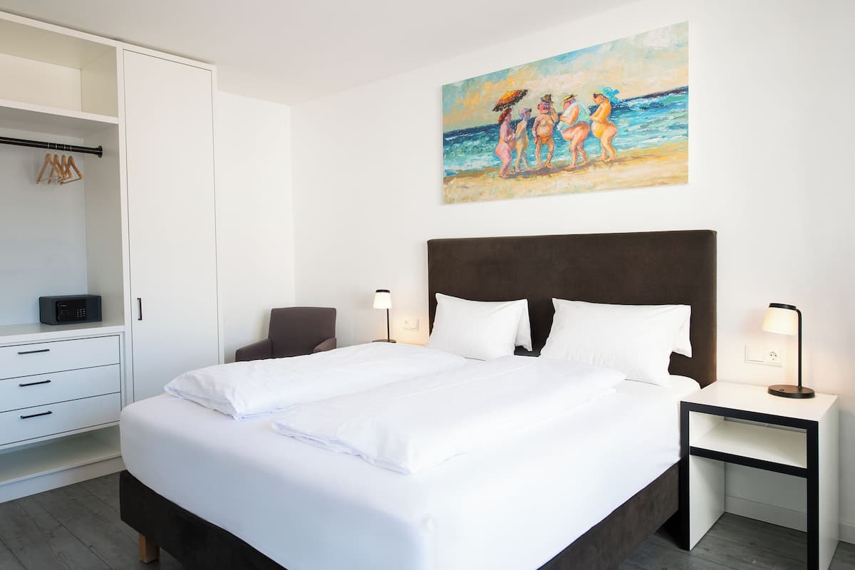 1 slaapkamer, luxe beddengoed, een kluis op de kamer, reisbedje