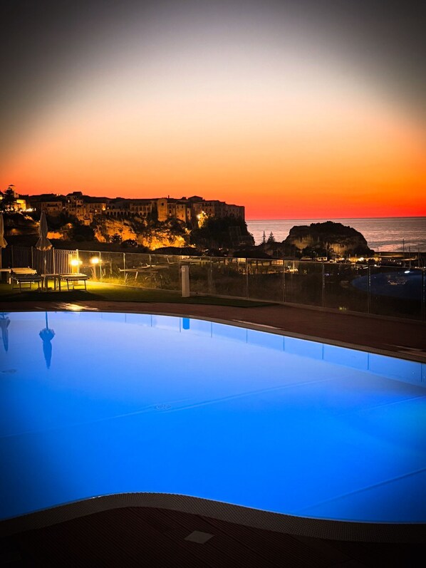 Seasonal outdoor pool