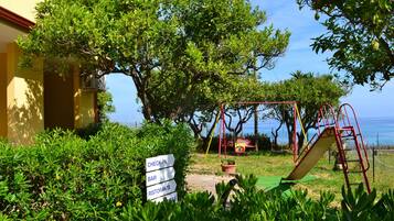 Tempat bermain anak - outdoor