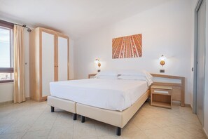 Classic Room | Minibar, in-room safe, desk, free WiFi - Felix Hotels - Hotel La Baja (Cuglieri)