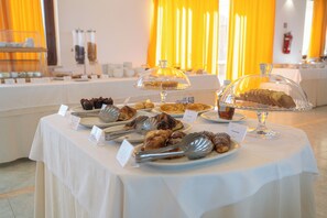 Free buffet breakfast