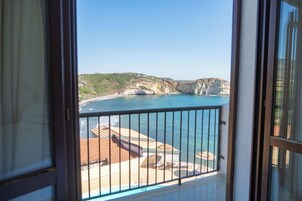 Minibar, caja fuerte, escritorio y wifi gratis