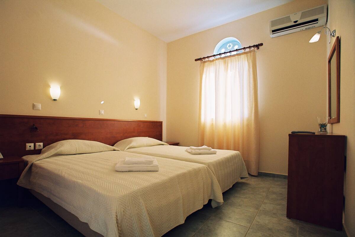 Free cots/infant beds, rollaway beds, free WiFi