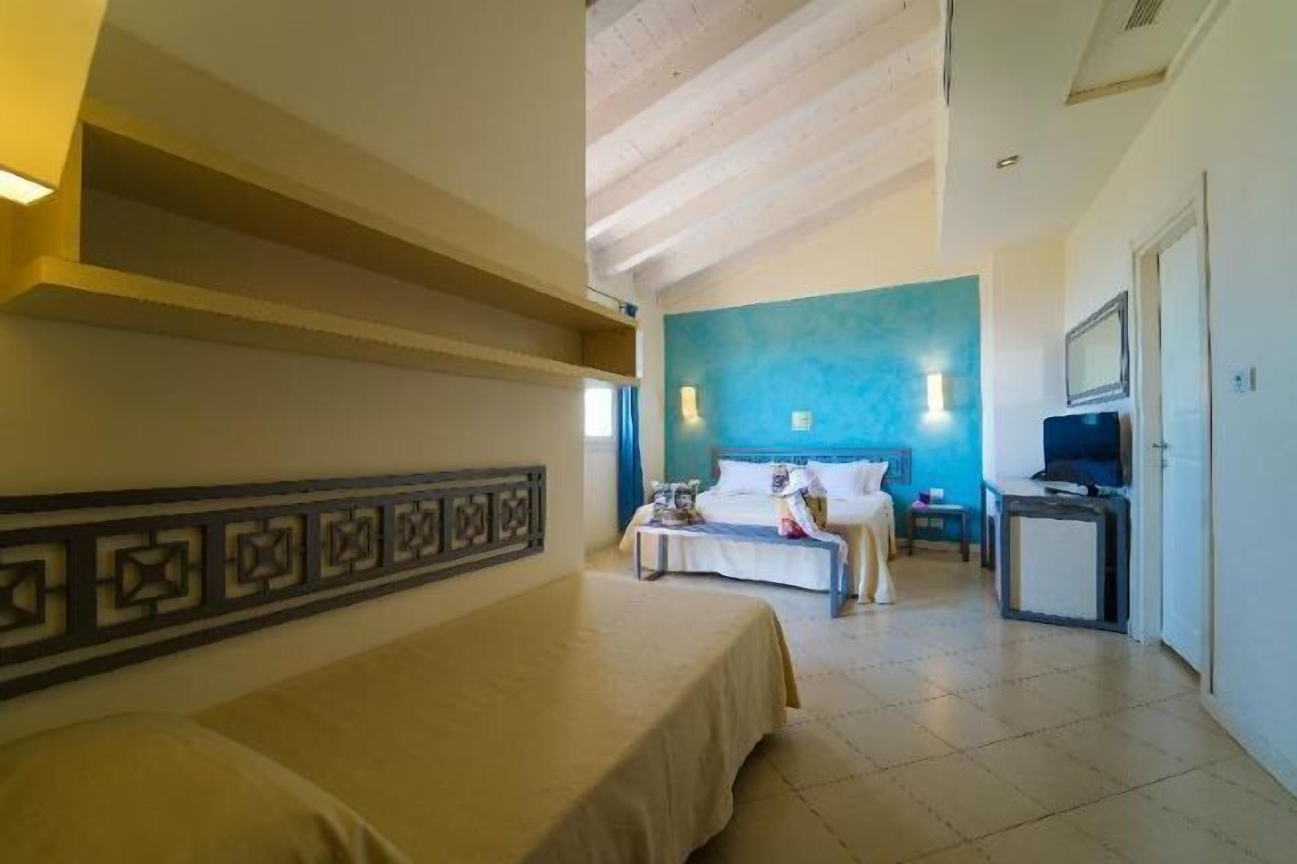 Minibar, in-room safe, desk, soundproofing