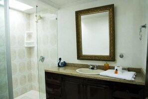 Bathroom - Niza Norte Apartments and Suites (Bogotá)