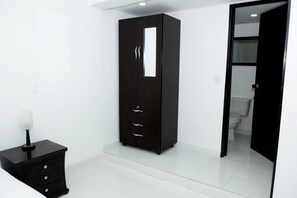 Single Room | Desk, rollaway beds, free WiFi