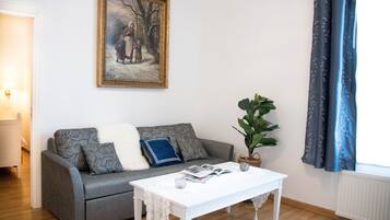 Deluxe Family Room | Living area | Flat-screen TV