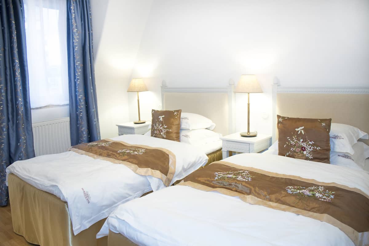 in-room safe, desk, soundproofing, free wifi