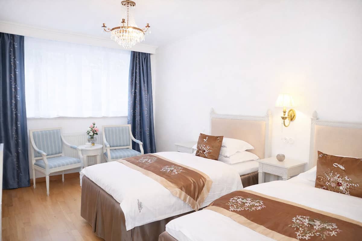 In-room safe, desk, soundproofing, free WiFi