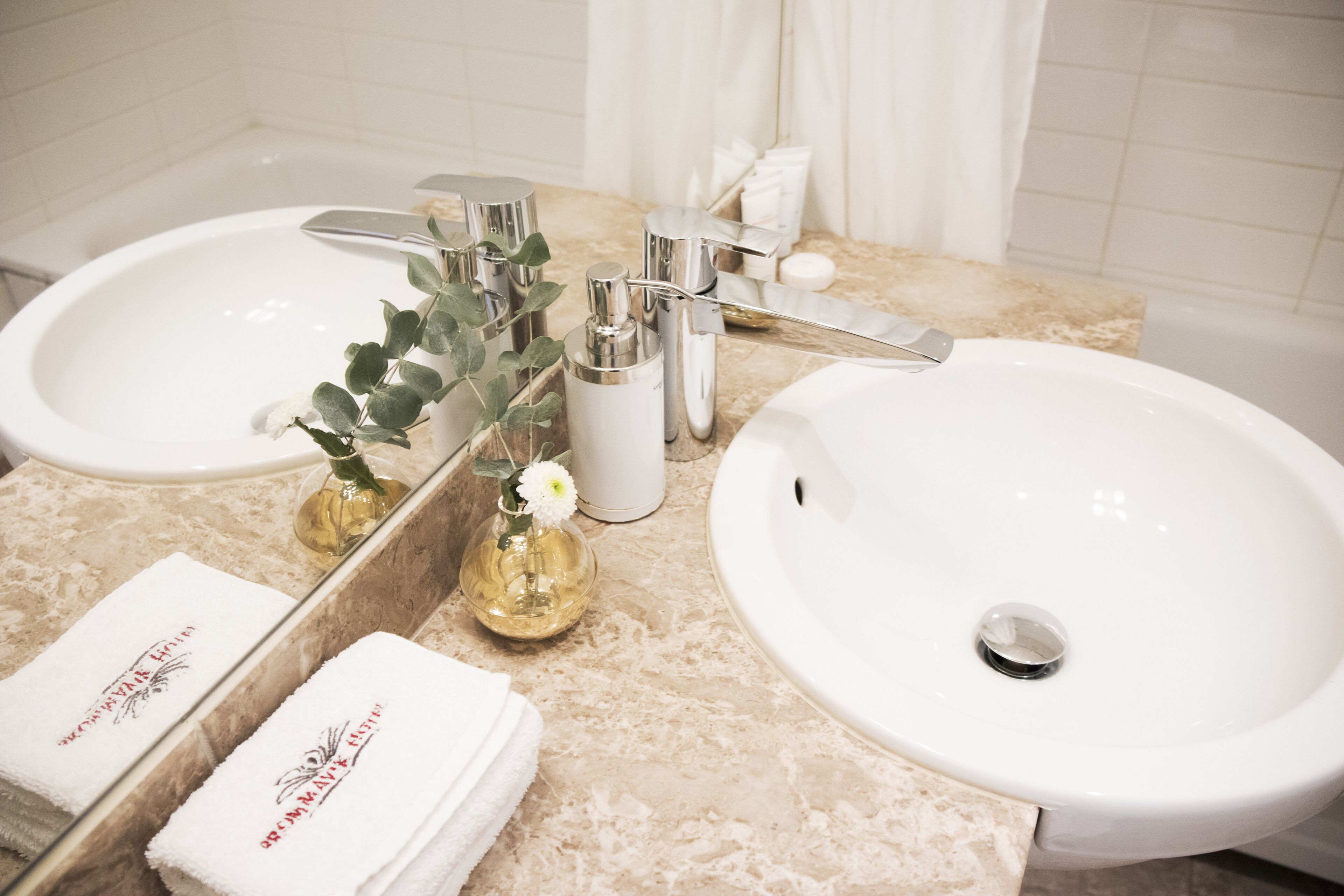 in-room safe, desk, soundproofing, free wifi