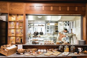 Free daily buffet breakfast