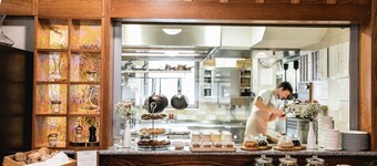 Dvor Jezeršek Brnik